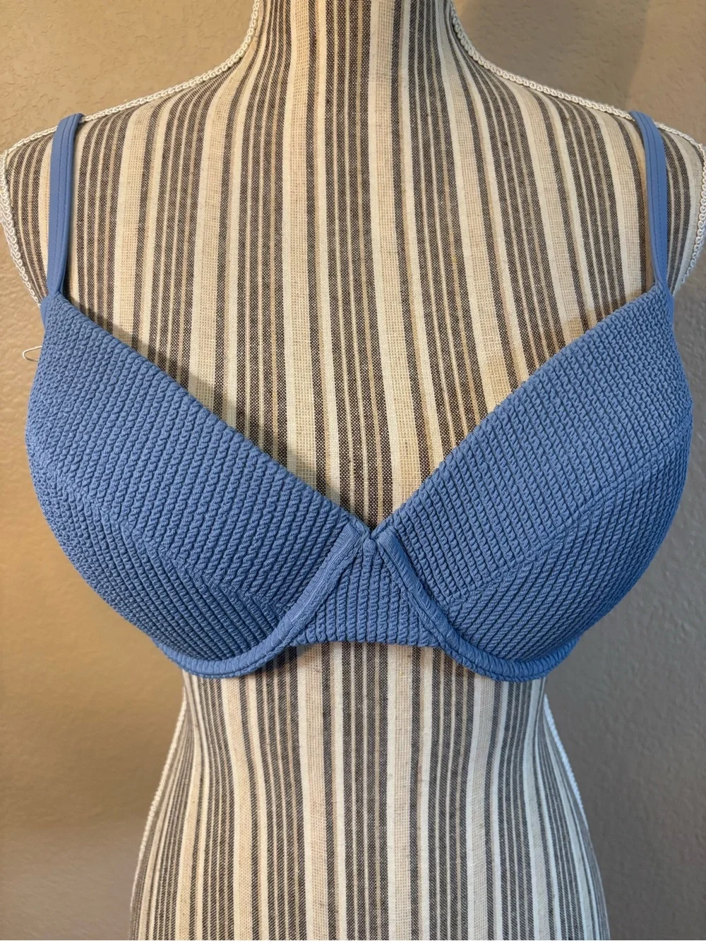 New PINK Victoria's Secret Bikini Top M-DD Blue Crinkle Texture Pushup Underwire